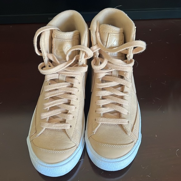 Nike High top shoes - Picture 2 of 4